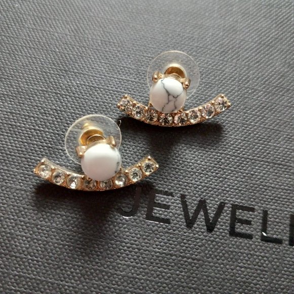 Howlite Ear Jacket - Picture 1 of 1